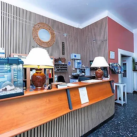 Cesar Centre Historique & Gare 2*